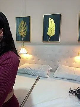 valerie lya online show from August 1, 2026, 1:20 pm