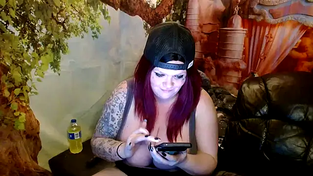 HoneyChambers online show from November 4, 2025, 11:52 pm