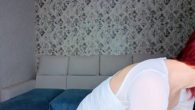 Snapshot of sweeetgirls2021 chatting on December 2, 2025, 2:34 am sweeetgirls2021 online show from December 2, 2025, 2:34 am