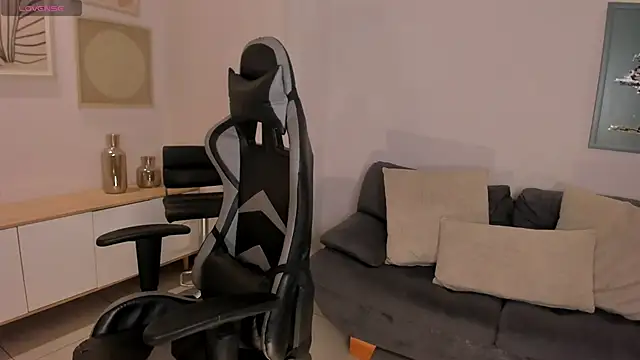 EllaClark online show from October 14, 2025, 5:35 pm