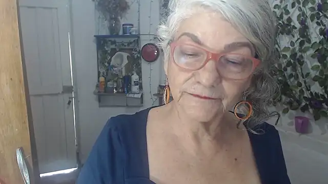 Snapshot of FunnyGrandma chatting on June 22, 2026, 5:32 pm FunnyGrandma online show from June 22, 2026, 5:32 pm