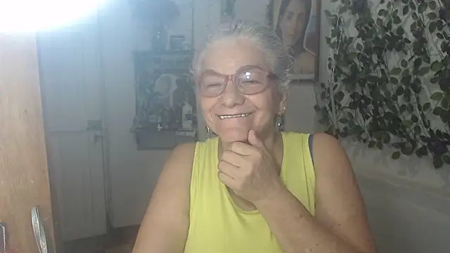 Snapshot of FunnyGrandma chatting on June 11, 2026, 12:23 am FunnyGrandma online show from June 11, 2026, 12:23 am
