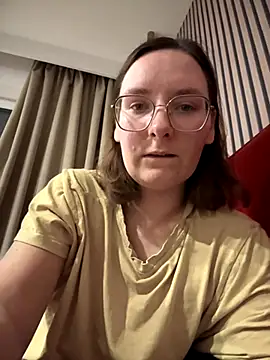 The Snowwhitee online show from November 12, 2025, 9:07 pm