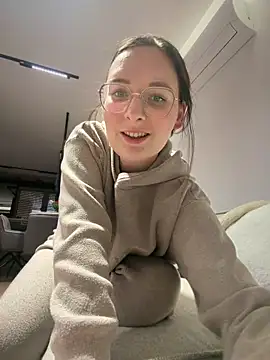 The Snowwhitee online show from April 25, 2026, 3:53 pm
