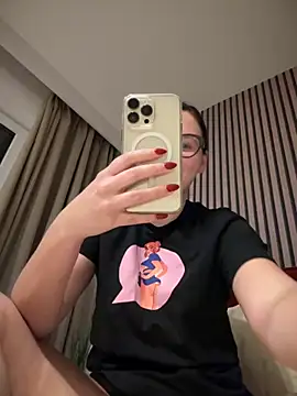 The Snowwhitee online show from October 12, 2025, 6:20 pm