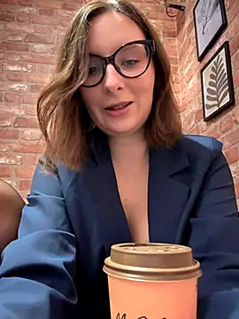 The Snowwhitee online show from November 1, 2025, 9:08 pm