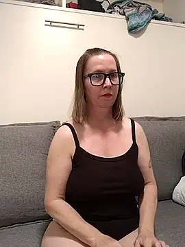 Snapshot of SweetandNaughty1 chatting on March 16, 2026, 3:36 am SweetandNaughty1 online show from March 16, 2026, 3:36 am