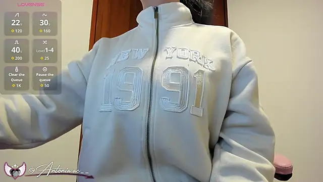 antoniaacxx online show from January 12, 2026, 10:55 am