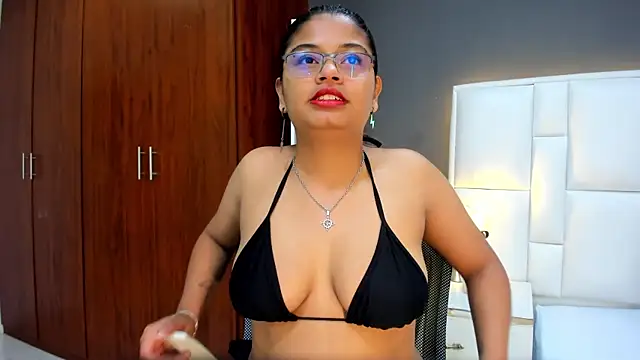 Snapshot of yeral2017 chatting on December 17, 2025, 3:39 pm yeral2017 online show from December 17, 2025, 3:39 pm