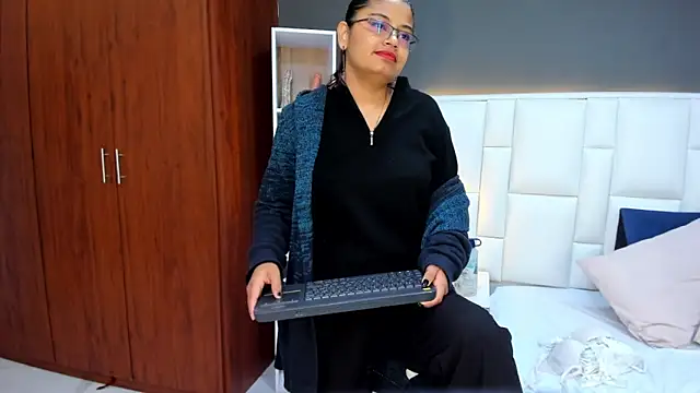 Snapshot of yeral2017 chatting on October 13, 2025, 2:18 pm yeral2017 online show from October 13, 2025, 2:18 pm