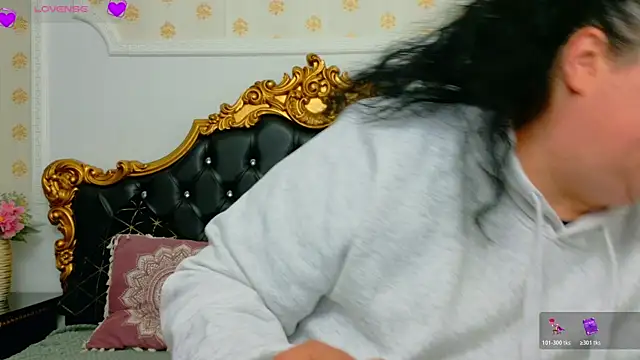 AleshaArabian online show from April 23, 2026, 3:13 am