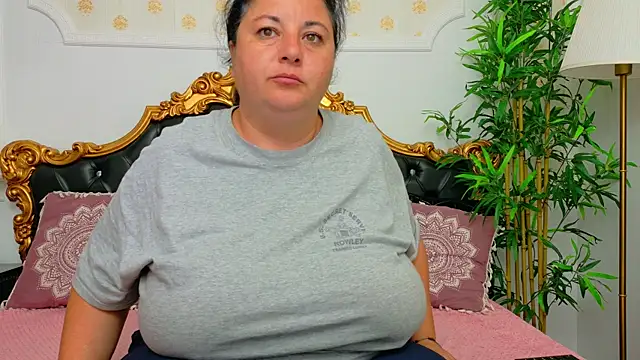 AleshaArabian online show from May 7, 2026, 3:22 am