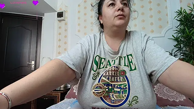 Snapshot of AleshaArabian chatting on March 13, 2026, 11:04 am AleshaArabian online show from March 13, 2026, 11:04 am