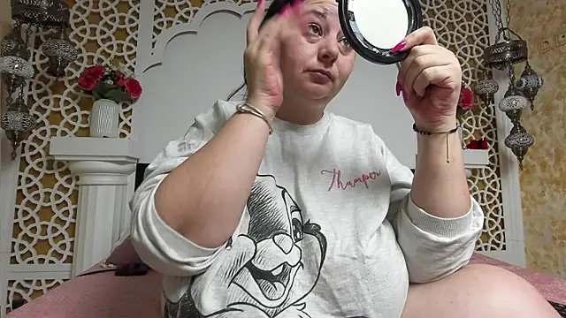 Snapshot of AleshaArabian chatting on February 20, 2026, 5:15 am AleshaArabian online show from February 20, 2026, 5:15 am