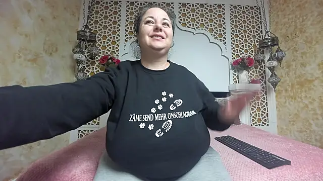 Snapshot of AleshaArabian chatting on February 11, 2026, 4:45 am AleshaArabian online show from February 11, 2026, 4:45 am