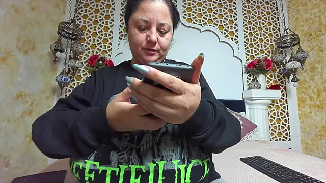 AleshaArabian online show from December 18, 2025, 5:01 am