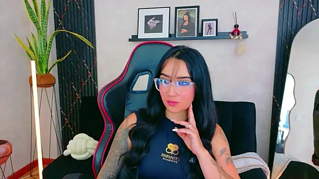 EmmyEvans1 online show from May 12, 2026, 7:53 pm