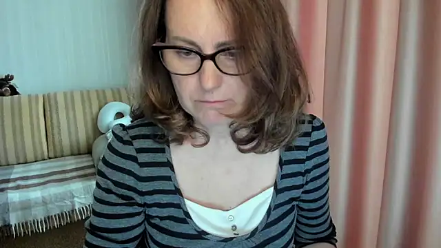 lauraoven online show from May 6, 2026, 2:21 pm