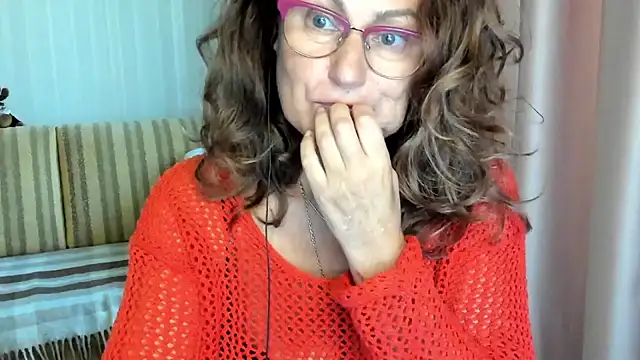 lauraoven online show from October 7, 2025, 10:16 am