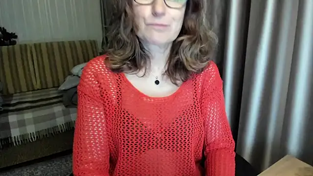 Snapshot of lauraoven chatting on May 31, 2026, 7:03 pm lauraoven online show from May 31, 2026, 7:03 pm