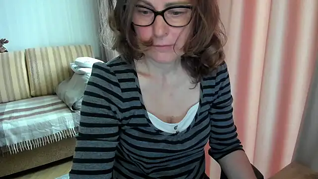 lauraoven online show from May 10, 2026, 8:07 am