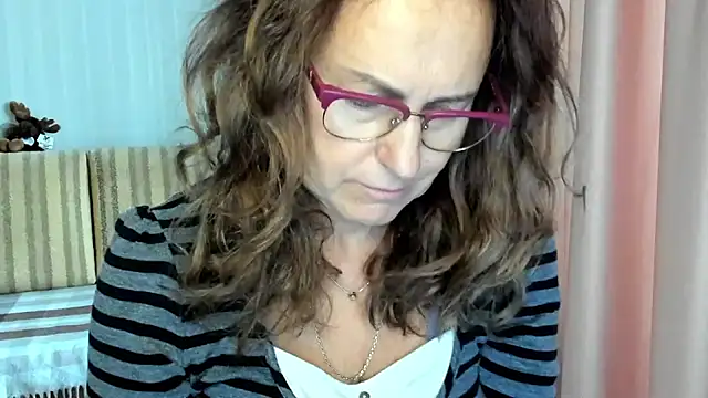 lauraoven online show from October 21, 2025, 10:25 am