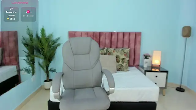 tati saldarriaga online show from March 18, 2026, 2:52 pm