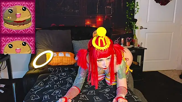 Snapshot of Ivey_and_James chatting on October 29, 2025, 9:25 pm Ivey and James online show from October 29, 2025, 9:25 pm