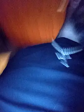 Snapshot of Kw8585kw chatting on December 5, 2025, 7:12 pm Kw8585kw online show from December 5, 2025, 7:12 pm