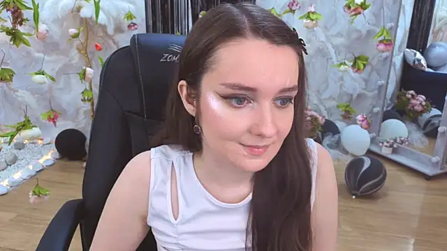Snapshot of CloudGrace chatting on July 19, 2026, 6:15 pm CloudGrace online show from July 19, 2026, 6:15 pm