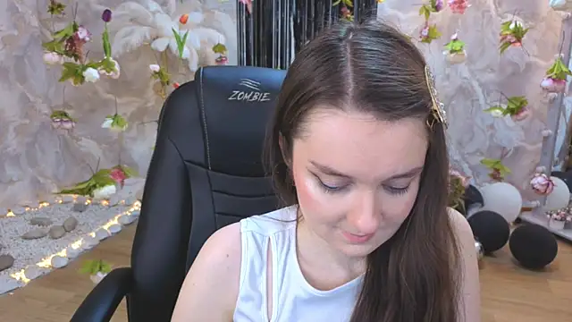 Snapshot of CloudGrace chatting on July 28, 2026, 7:39 pm CloudGrace online show from July 28, 2026, 7:39 pm