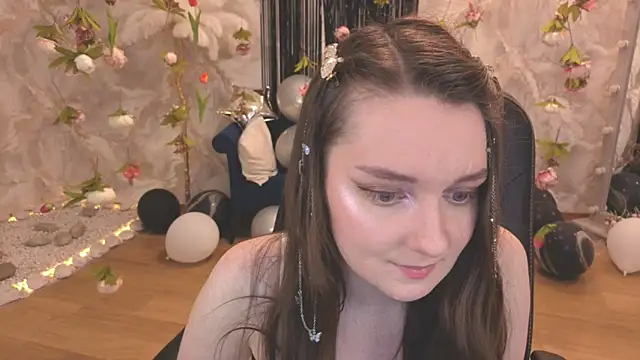 Snapshot of CloudGrace chatting on July 11, 2026, 6:19 pm CloudGrace online show from July 11, 2026, 6:19 pm