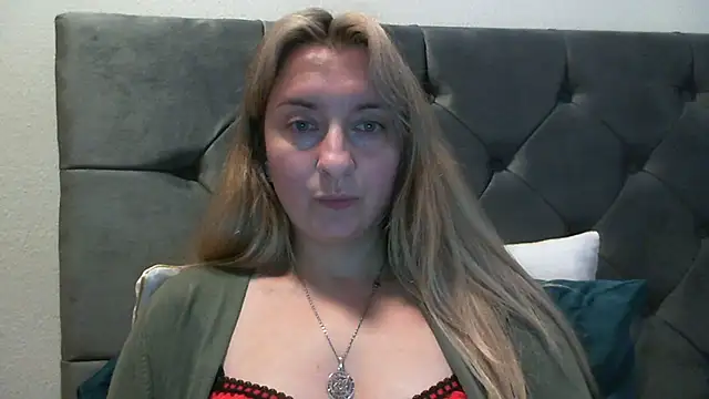 SusanCurt online show from October 16, 2025, 9:06 am