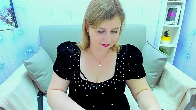 Snapshot of Erika_Lov chatting on April 26, 2026, 1:36 am Erika Lov online show from April 26, 2026, 1:36 am