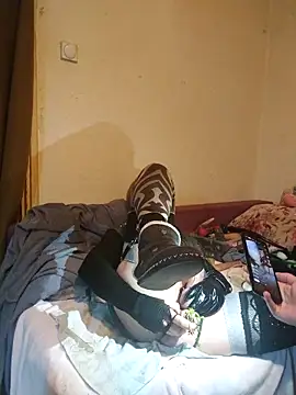 Snapshot of DiamondDrillBit chatting on February 27, 2025, 3:51 am DiamondDrillBit online show from February 27, 2025, 3:51 am