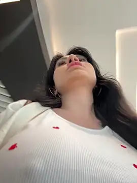 Wet  Bunny online show from May 5, 2026, 6:16 am