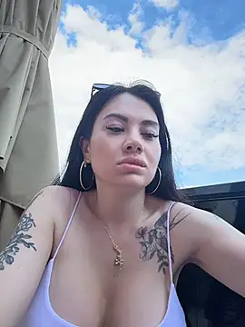 Snapshot of Wet__Bunny chatting on July 4, 2026, 6:20 am Wet Bunny online show from July 4, 2026, 6:20 am