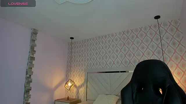 clarisKlein online show from June 9, 2026, 12:17 pm