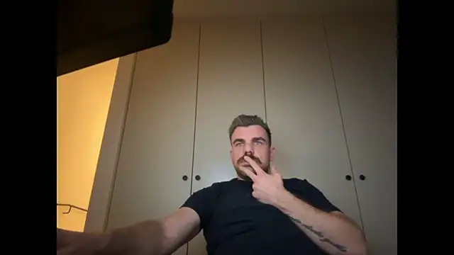 Snapshot of mrbigballs chatting on December 2, 2025, 8:21 pm mrbigballs online show from December 2, 2025, 8:21 pm