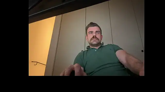 Snapshot of mrbigballs chatting on February 11, 2026, 8:52 pm mrbigballs online show from February 11, 2026, 8:52 pm