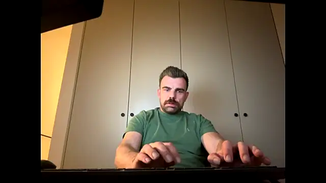 Snapshot of mrbigballs chatting on November 7, 2025, 9:19 pm mrbigballs online show from November 7, 2025, 9:19 pm