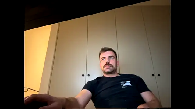 Snapshot of mrbigballs chatting on October 29, 2025, 10:20 pm mrbigballs online show from October 29, 2025, 10:20 pm