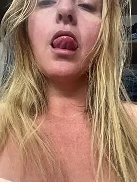 Snapshot of moniquerainx chatting on March 8, 2026, 2:53 pm moniquerainx online show from March 8, 2026, 2:53 pm