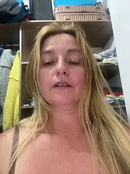 Snapshot of moniquerainx chatting on March 28, 2026, 3:18 am moniquerainx online show from March 28, 2026, 3:18 am