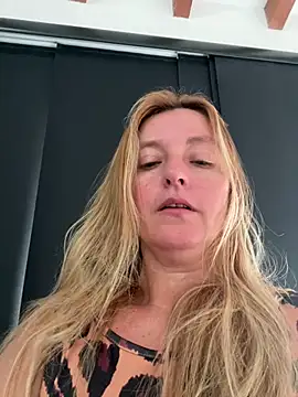 Snapshot of moniquerainx chatting on April 9, 2026, 3:07 pm moniquerainx online show from April 9, 2026, 3:07 pm