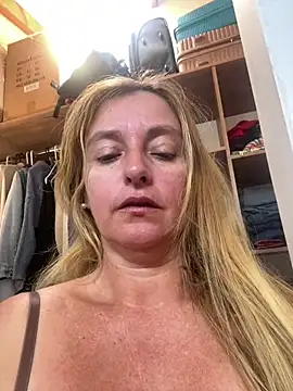 Snapshot of moniquerainx chatting on March 13, 2026, 3:17 pm moniquerainx online show from March 13, 2026, 3:17 pm