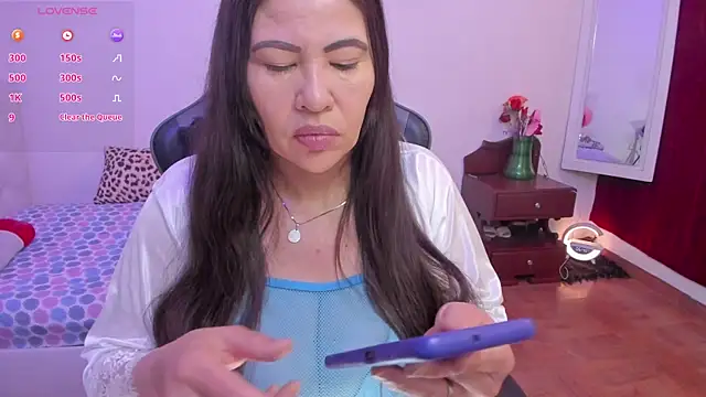 esmeralda milf online show from October 7, 2025, 11:44 am