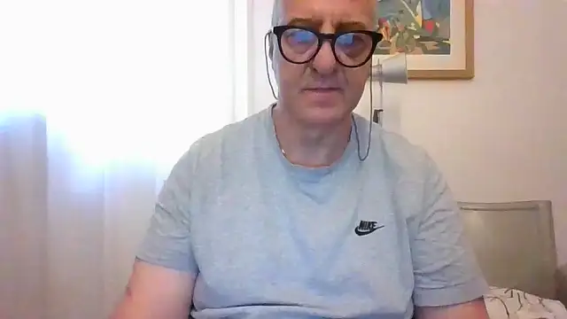 Snapshot of ANONIMO7735 chatting on June 6, 2026, 4:23 pm ANONIMO7735 online show from June 6, 2026, 4:23 pm