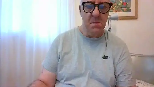 Snapshot of ANONIMO7735 chatting on June 4, 2026, 4:06 am ANONIMO7735 online show from June 4, 2026, 4:06 am
