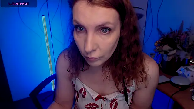 JohansonKatie online show from October 31, 2025, 2:52 am